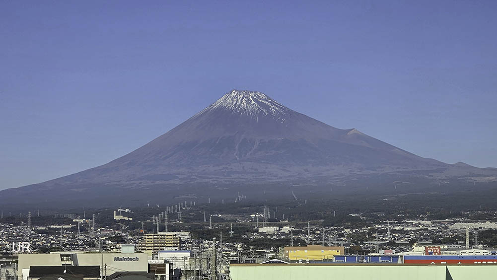 RaySVO's tweet photo. MT Fuji  

Taken while doing 200 MPH on a Shinkansen Bullet train from Gifu to Tokyo Japan.   #Japan #Shinkansen #MtFuji #mountain https://t.co/j9wqLP0un1