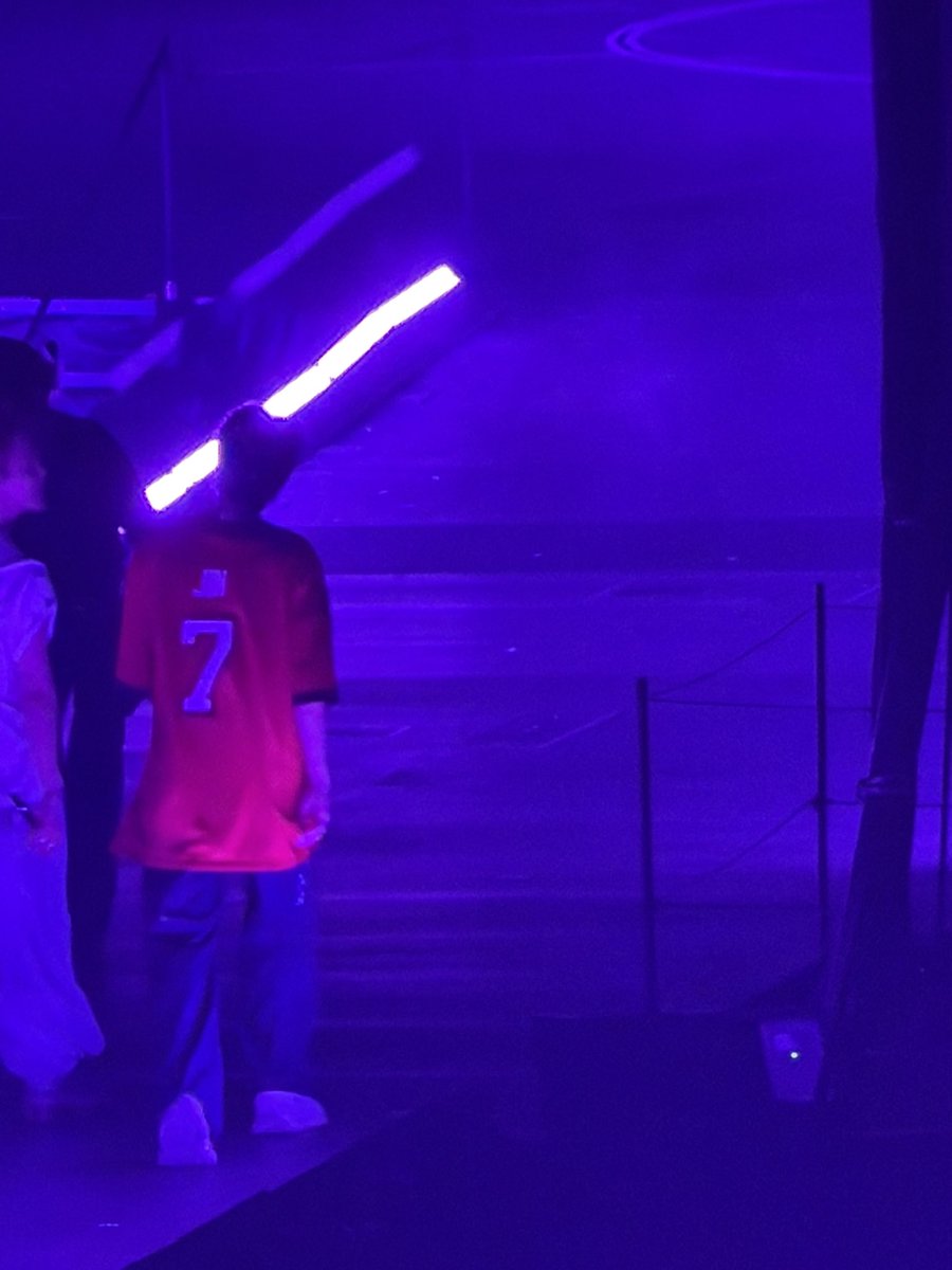 Dee🇨🇦 ᴅ s ʏ ʟ ᴍ t ᴏ 1 ʙ ɪ ʟ ʟ ɪ ᴏ ɴ tweet media