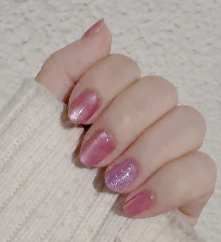 좋은 아침🌞
おはよう🌞
오랜만에 셀프네일💅✨
久しぶりにセルフネイル💅✨
요즘 백엔숍 퀄리티 괜찮네😆
最近の100均ってクオリティいいですね😆
당분간은 셀프로 계속 해야겠어요😊
しばらくはセルフネイルで頑張るか😊
이번 주도 화이팅🥳💕
今週もファイト🥳💕