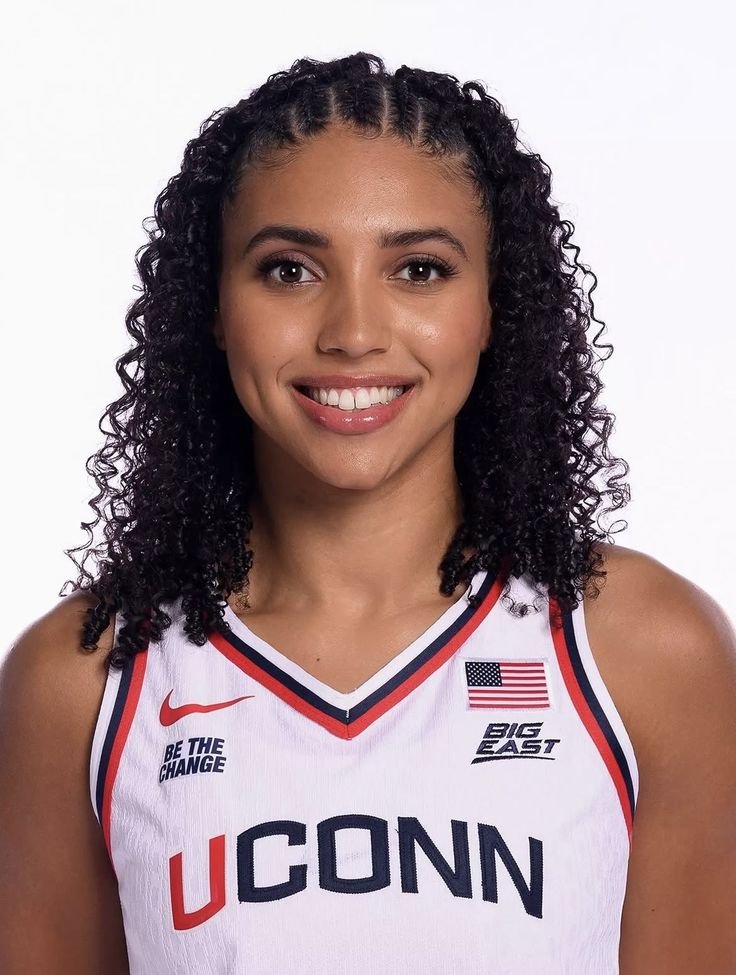 anisasfalsegod's tweet image. media day 🔜 #getready