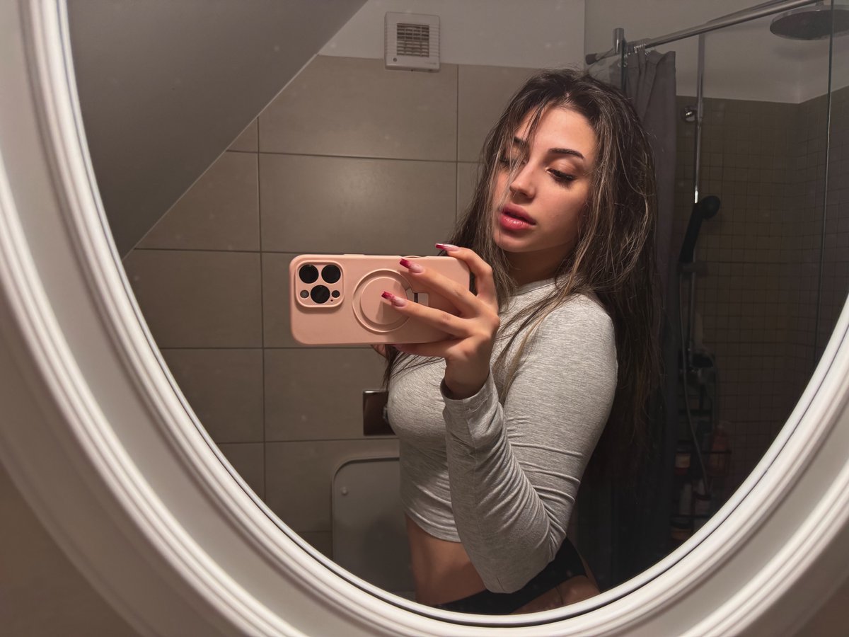 Goddess Tina tweet media