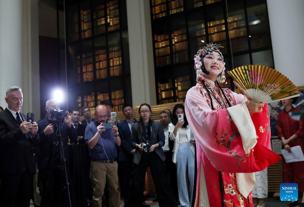 VoiceofPD's tweet image. An event titled "Amazing Shanghai City Tea Salon" was held at the British Library in London on Friday to promote the image of Shanghai, east China. #ChineseCulture
More pics: en.people.cn/n3/2026/0427/c…