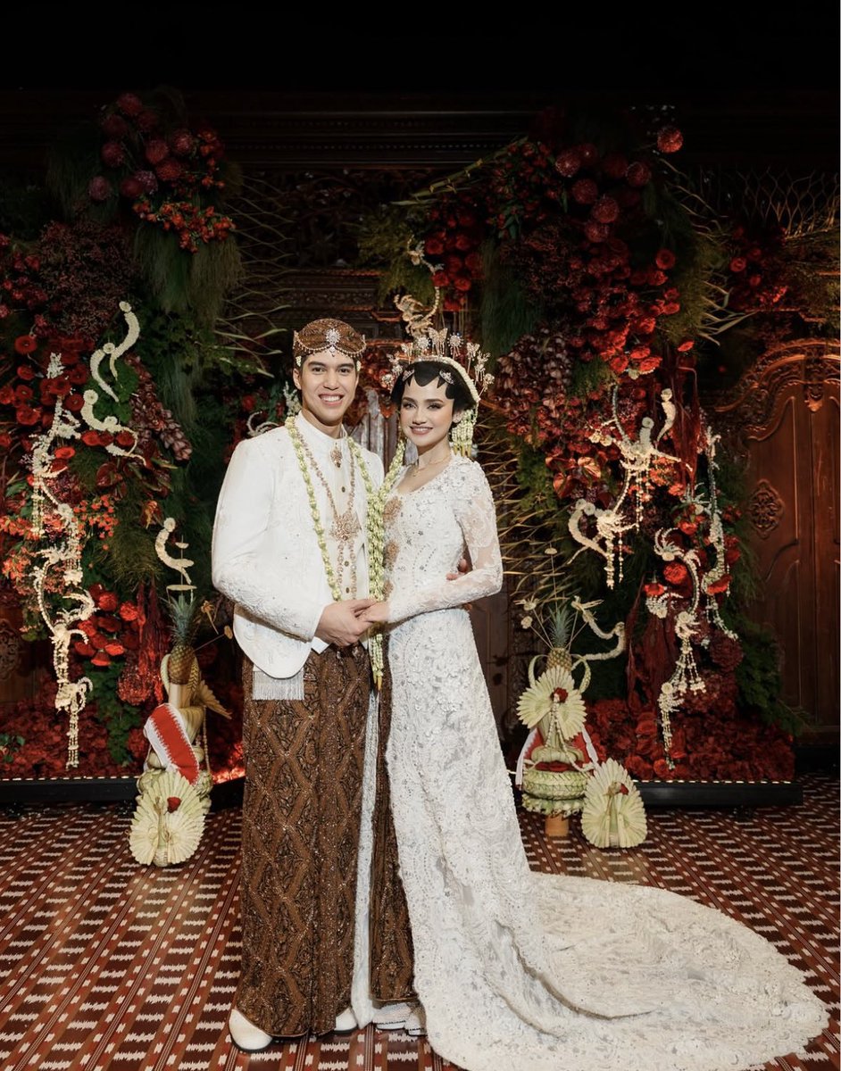 jylcosr's tweet photo. Terharu banget liat Elsyifa nikah🥺 
Artis fav dari jaman mermaid in love, terus dpt hubungan toxic dan sekarang diratukan sama El yg kenal lewat dm ig😍
Semoga aku juga banti bisa kaya Syfa yg diratukan sama El🫶🤲🏻🥺 https://t.co/3CTE1DxCwf