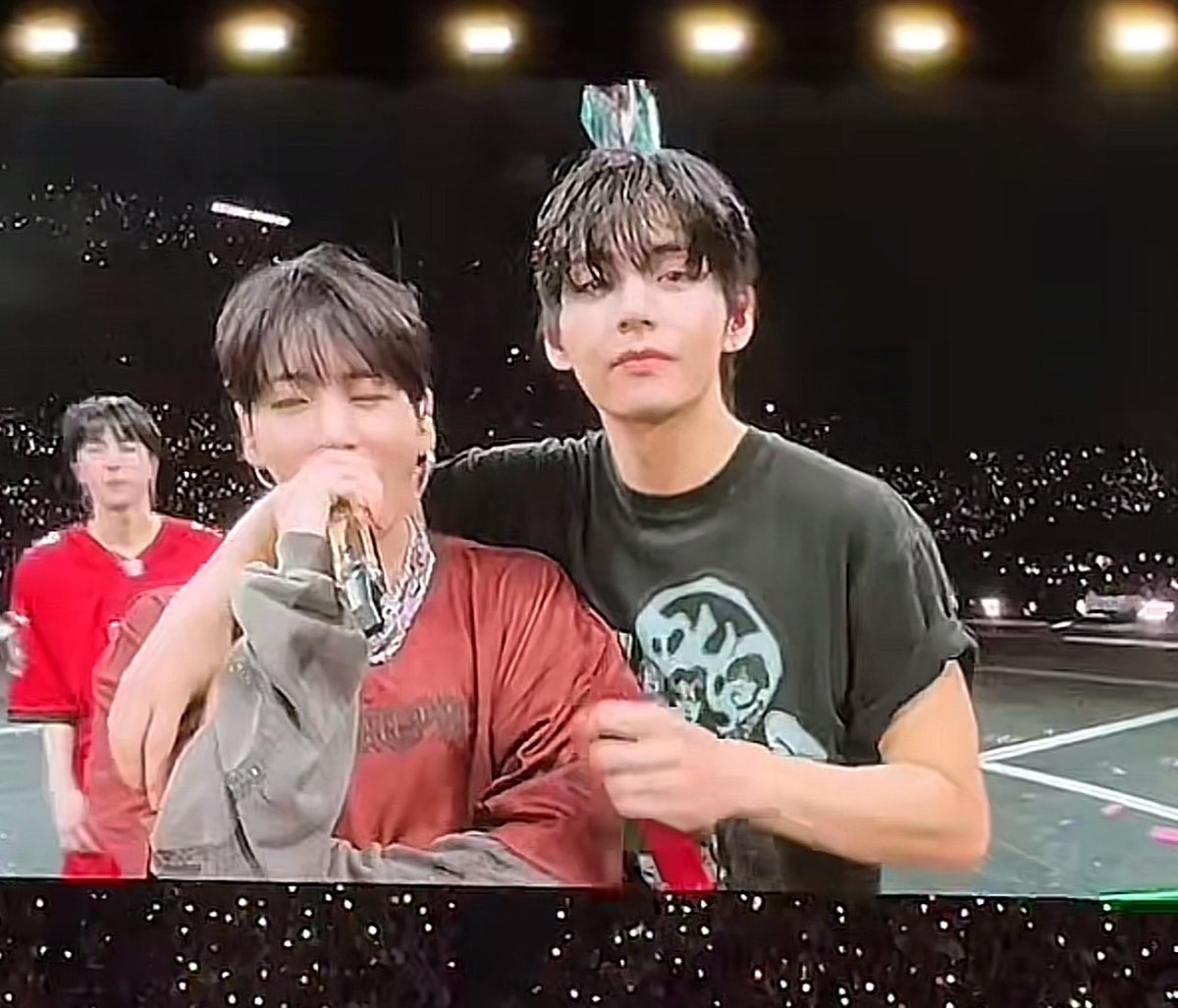 taekook𑁤 tweet media