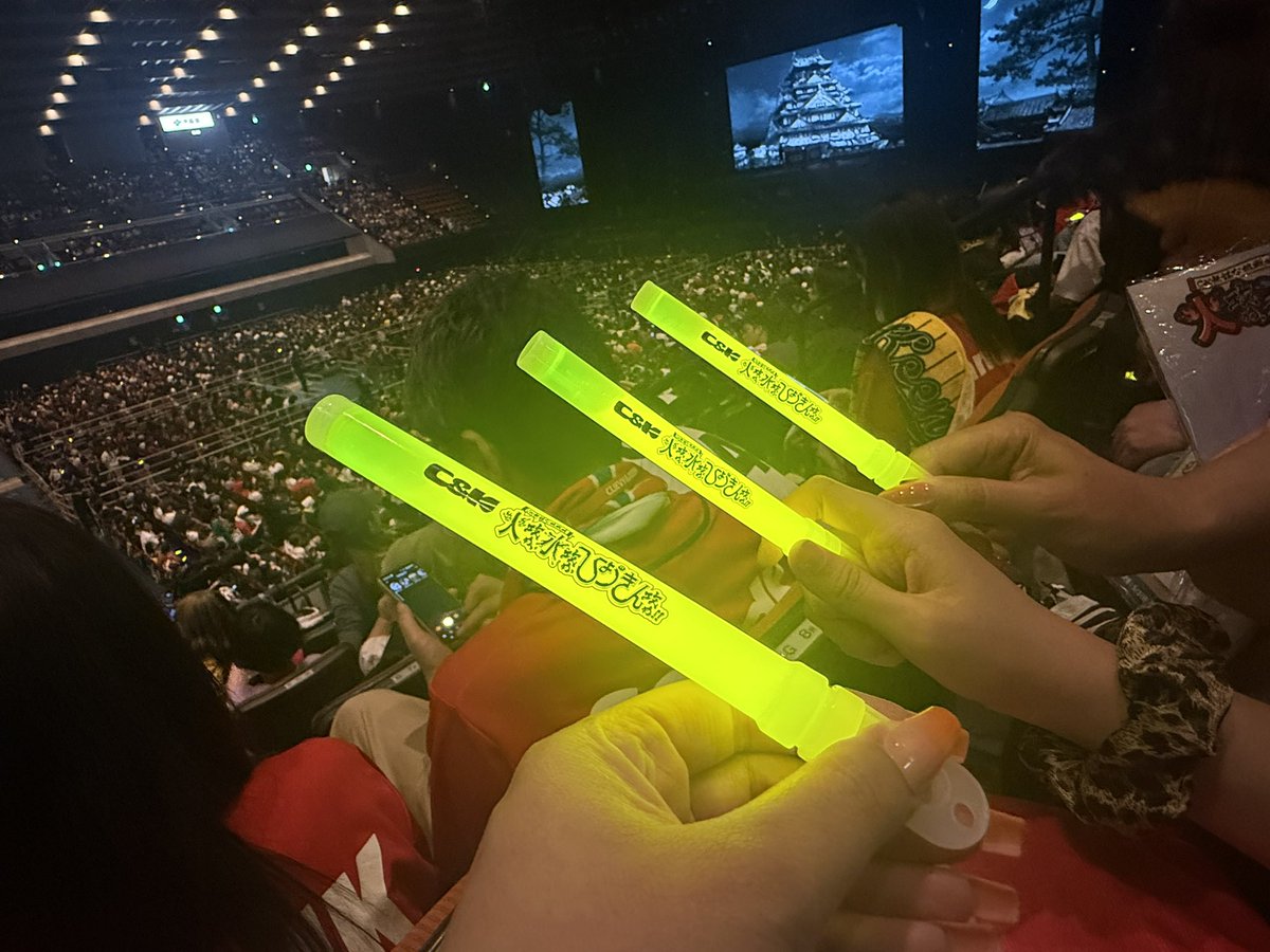 初めましてした四池さん🧡
そして、私の家族席に入ってきてくれた！
すっごい昔にお互いみたことあるって
なったwwwwwww
もう初期ぐらいの四池さんで初めましてとは思えないくらいきゃーーってお互い興奮してた🧡
セトリ神だった！！！！
なおみんさんありがとうございました！！