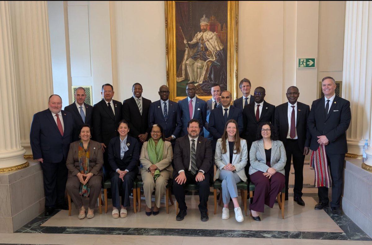 MoroccoOttawa's tweet image. @GafOttawa : jour 2 pm : entretiens avec l'hon. Malaya MARCELINO, Ministre de l'immigration &amp;amp; avec l'hon. Tracey Schmidt, ministre de l'education, réunion avec @philiphoude, Consul Honoraire du #Maroc au #Manitoba et visite du somptueux musee canadien des droits de la personne.