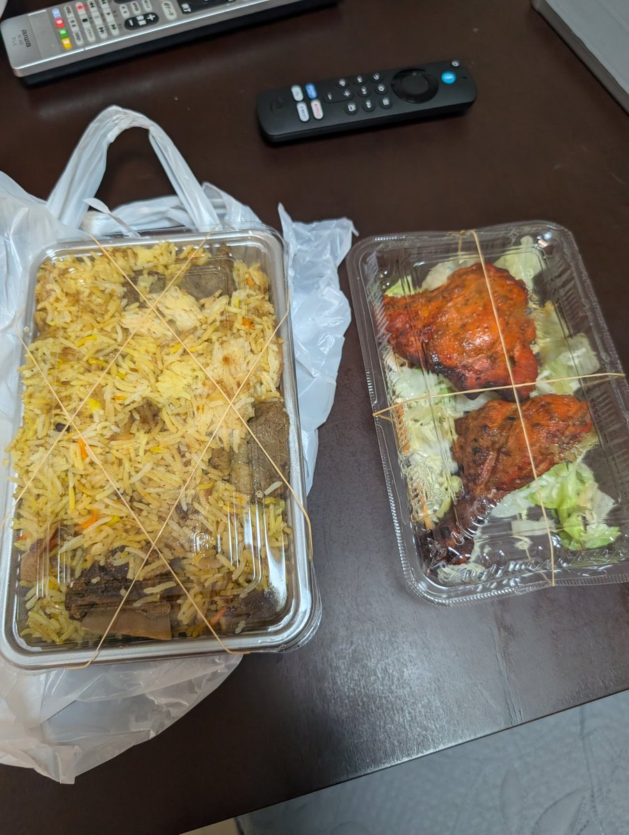 昨日はラッキービリヤニハウスさんのマトンビリヤニ、タンドリーチキンをテイクアウト！
いつもマトンビリヤニ注文しちゃうけど、他の料理も美味しそうなのですよな…！次は別の料理頼んでみるか…。