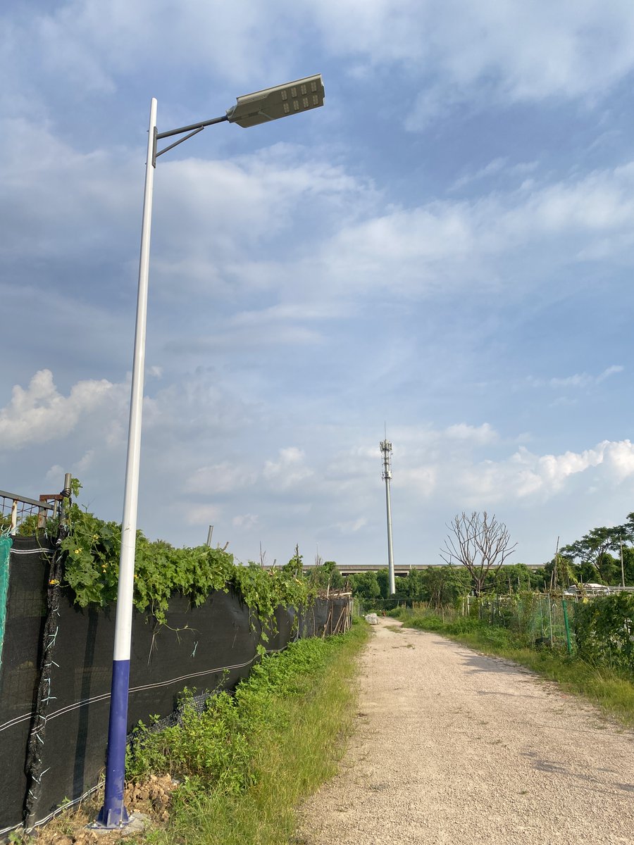 EmmaMaiSolarLED's tweet image. all in one solar street light for society. ​as you can see how bright it is 😀👍​#solarlight​#solarlamp​#solarstreetlight​#solarlampara​#cantonfair​#广交会
