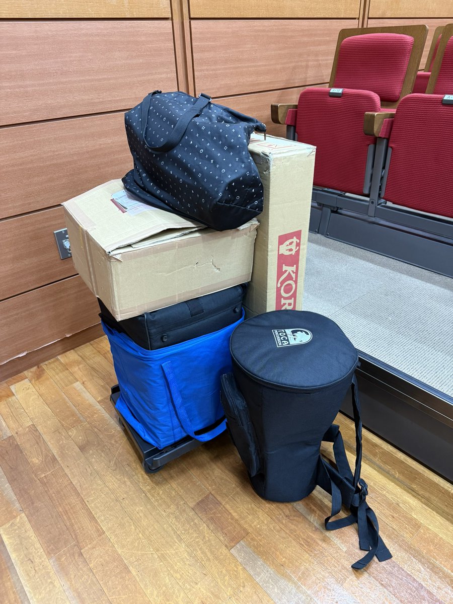 anri_checkmate's tweet photo. 昨日無茶な姿勢でリハしたから全身バキバキで死んでる〜😇

カホンペダルを借りる前だったので
「ウエスト・サイド・ストーリー」の
「マンボ」3分間
「アメリカ」5分間
ずーっと左脚で片足立ちしたまま
右脚でカホンの打面を蹴る曲芸してた😂
特に右脚の股関節が悲鳴を上げてる💦

5/10遊びにきてね🫶 https://t.co/0qSRWVliki
