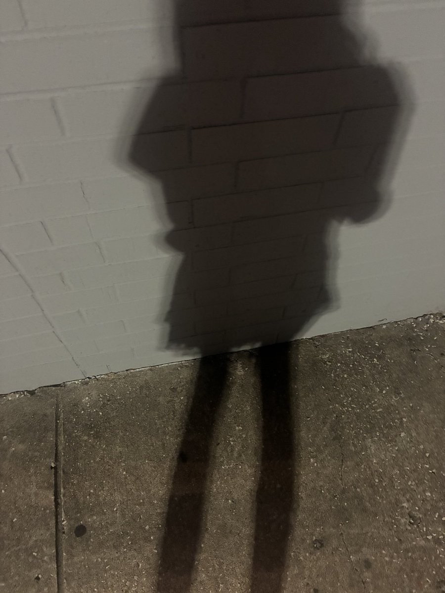 robocutiee's tweet image. #myshadow #sheskinnierthanme
