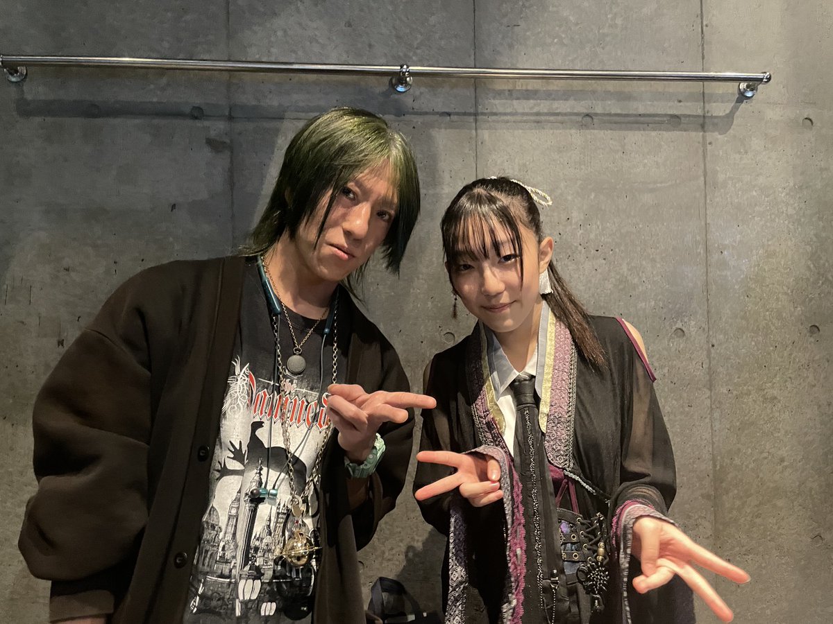 昨夜はいっちゃんのライブ
観に行ってきました！
MCすらすらと良くなった気がする！
おもろいMCは後々でいいんじゃないかな？🥴
成長スピード速いなぁ〜
ハカナキでオレリードベースやるから、
サイドベースやってもらおうかなw

また会おうね〜🥳

しっかし、
オレの疲れ顔ひどぃw

またね👋