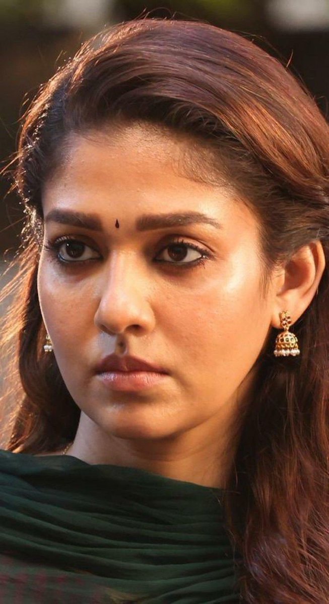 diyaa_offical's tweet image. Not just a face card the entire deck. 🔥 Nayanthara doesn't chase, she attracts.

#LadySuperstar #Nayanthara ❤️
