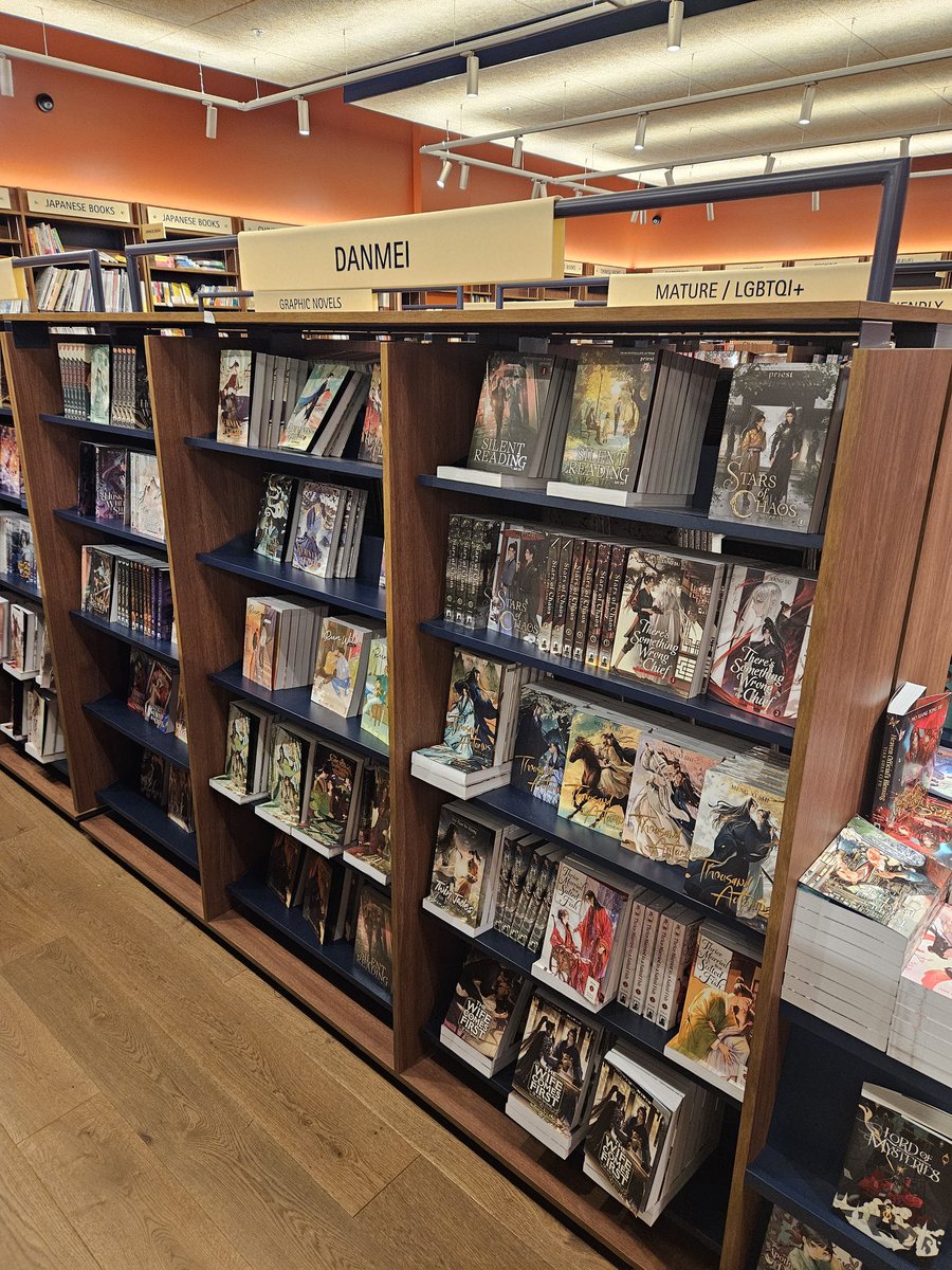 tbaudinette's tweet image. The new Kinokuniya bookstore in Chatswood (Sydney) has a whole row dedicated just to #danmei novels in translation ✌️