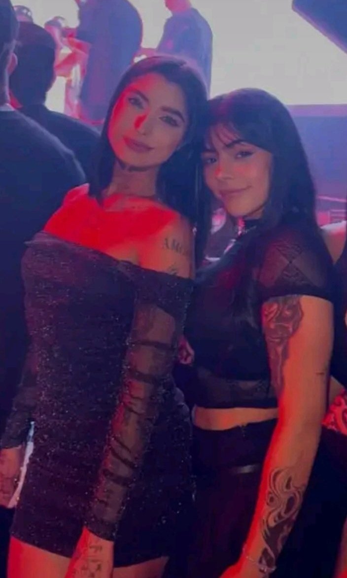 Gonorre42's tweet photo. Vivan la AMISTAD entre Mujeres 😍 https://t.co/brixGpEEhk
