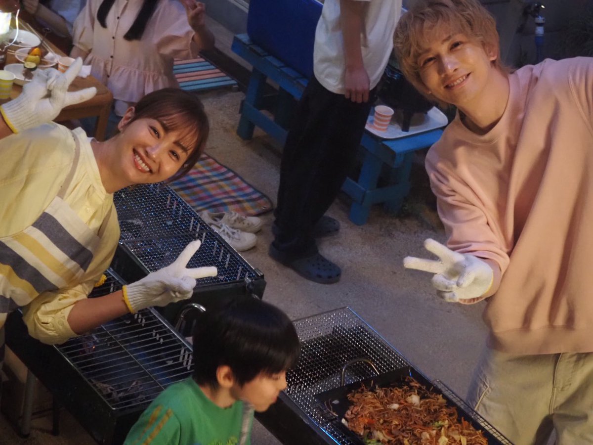 #タツキ先生は甘すぎる！

ユカナイキャンプ
BBQでのオフショット🍖

タツキとあじっちゃん✌🏻

TVerにて第1〜3話無料配信中🌟
bit.ly/tver_tatsuki_n…

⋆͛🎨【第𝟒話】𝟓月𝟐日(土)よる𝟗時🎨⋆͛
町田啓太
藤本美貴