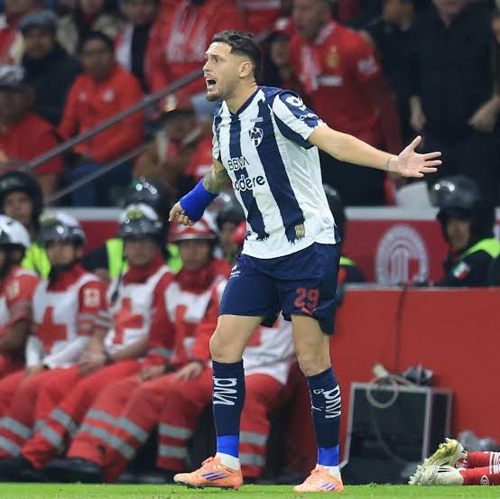 AngelMars1997's tweet photo. De este momento sabía que rayados seria un fiasco esta temporada 
Desde que no supieron resolver un simple saque de banda
Pero bueno ya se acabo todo, todillo https://t.co/RO58TydAle