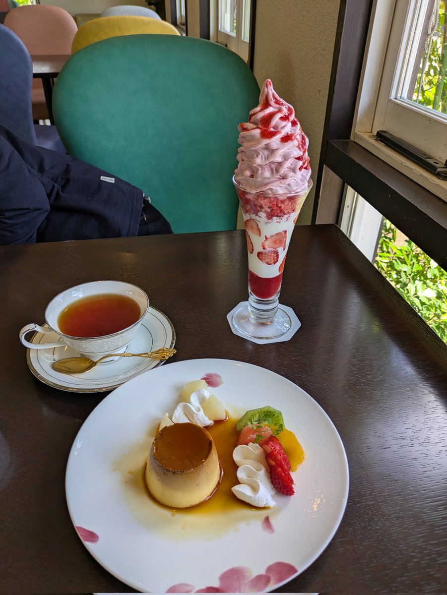 174lion's tweet photo. 河口湖湖畔のオルソンさんのいちごの
いちごヨーグルトパフェとプリンセット、ストロベリーティーすごく美味しかったです
ストロベリーソフト特に美味しかったですを満足！ https://t.co/sDRJDaMuEs