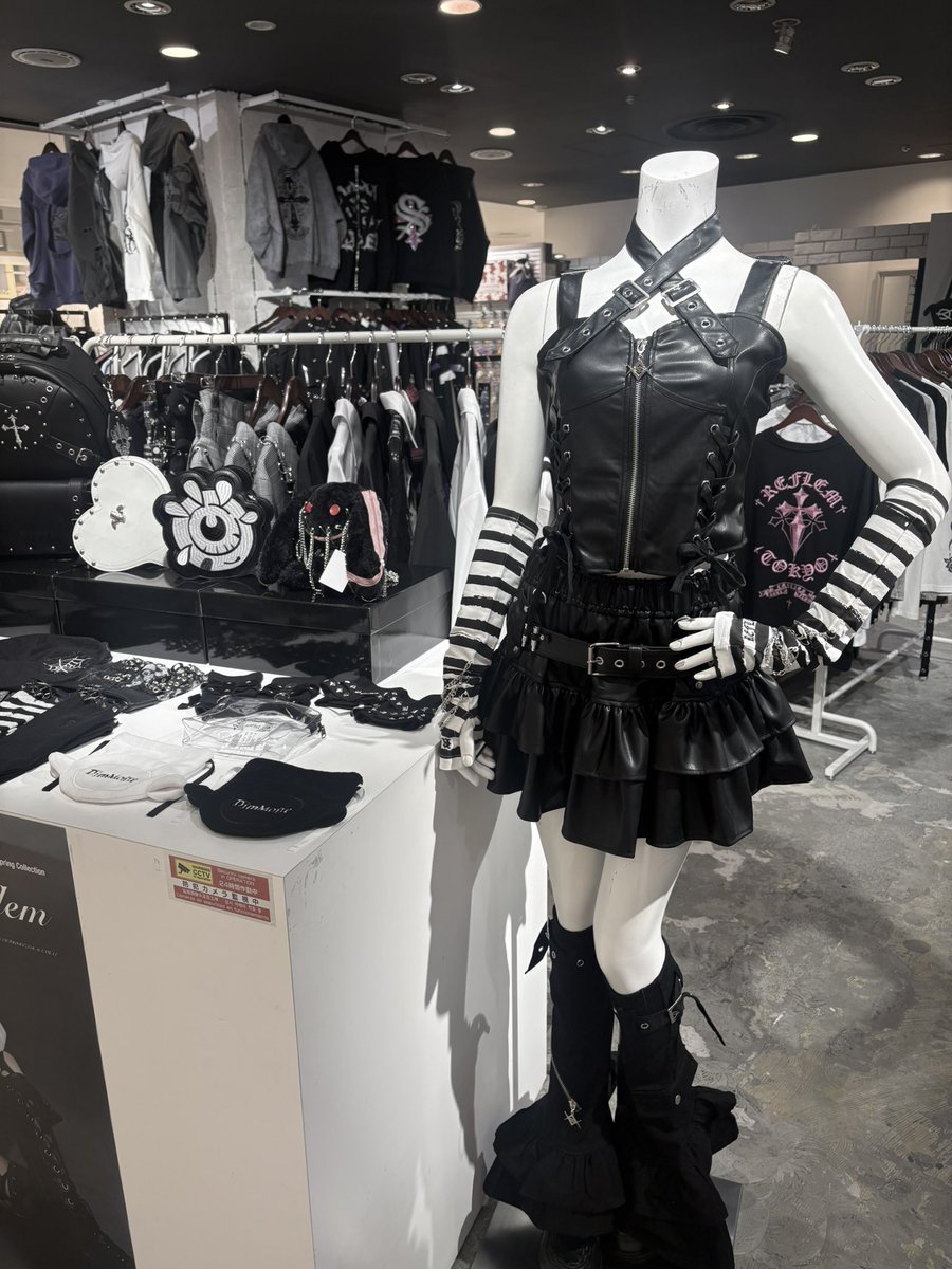 travas_sapporo's tweet photo. おはようございます!

TRAVAS TOKYO札幌店
オープンしております🖤

大人気ブランドDustDevilの新作𓆩❤︎𓆪
完売してしまっているものもありますがオフショルやスカートなどまだ残っているアイテムもございます!!❤︎

残り僅��となっておりますので気になっていた方はお早めに†❤︎ https://t.co/HNDwx86HgV