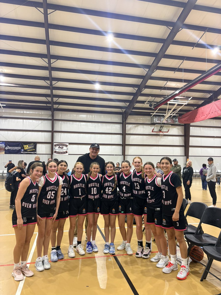 trev_johnson's tweet photo. Getting to coach my daughter and her team has been such a rewarding experience! Thanks to @bombcitybsktbll for giving me the opportunity! https://t.co/5CvtA01ZwS