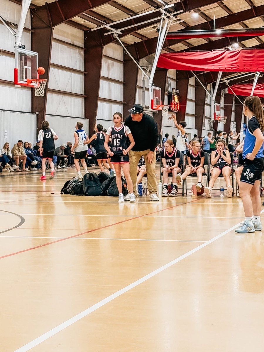 trev_johnson's tweet photo. Getting to coach my daughter and her team has been such a rewarding experience! Thanks to @bombcitybsktbll for giving me the opportunity! https://t.co/5CvtA01ZwS