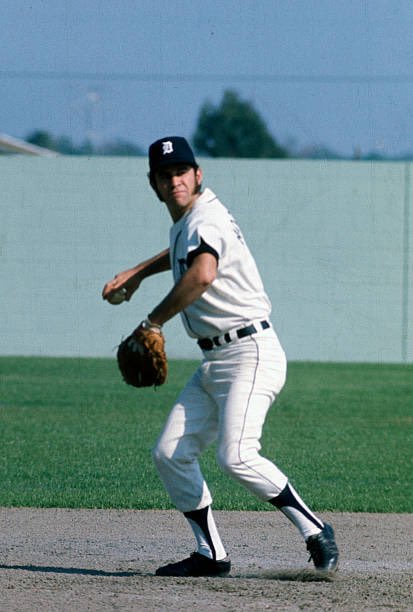 PaulMayne6's tweet image. Anatomy of a ground ball to Aurelio Rodriguez:
1. Fields it cleanly. 
2. Pounds glove a couple times
3. Waits 5-10 seconds 
4. Throws a cannon to first. 
👍⚾️