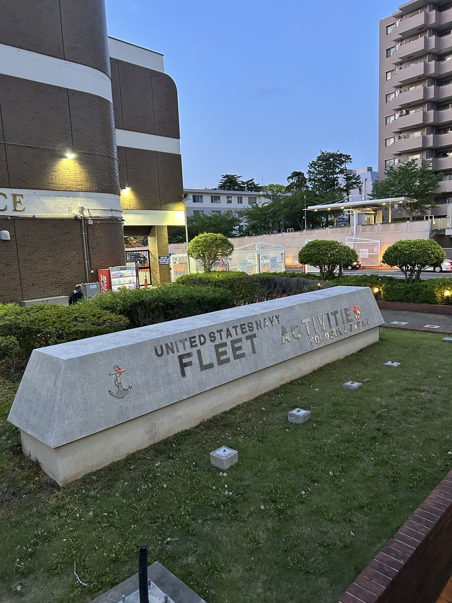 isaka_shinya's tweet image. 4月25日。米軍基地前のサイレントスタンディングに参加。
早く戦争が終わるように。

#サイレントスタンディング
#NO WAR
#井坂しんや
#神奈川県議会議員