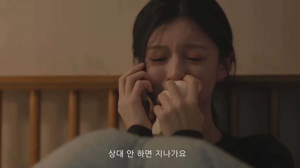 loverdramas's tweet photo. 모자무싸 가위씬 진짜 신선한 충격이었던게
우리가 아는 동만인 자는 척 했을거란 편견을 깨버렸고, 다짜고짜 재밌는 얘기 해달라고 했을 때 신나게 말하며 존재가치를 느끼는 캐릭터성도 보여줬고, 힘들게 하는 건 상대할 필요 없다 위로해주는데 이 모든걸 ‘가위’로 해소하는 흐름에 감탄만 나와 . . https://t.co/HesumPzpAT