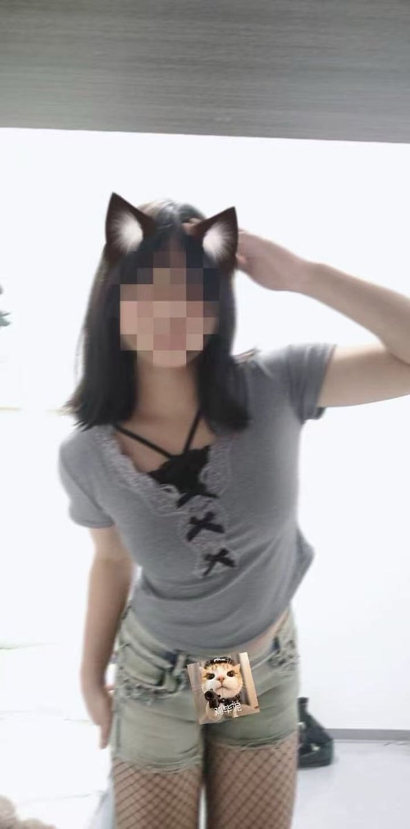 c4_es's tweet photo. 曝光一个兰州西关附近的骗子野鸡，位置兰房大厦，利用同情心骗人，男同胞们小心上当。见过一次本人，所以第二次轻信了提前把钱打过去了。照片是���人，她给我发的时候没想到我都保存下来了。就当给大家发福利了。 https://t.co/nGO3naUgQj