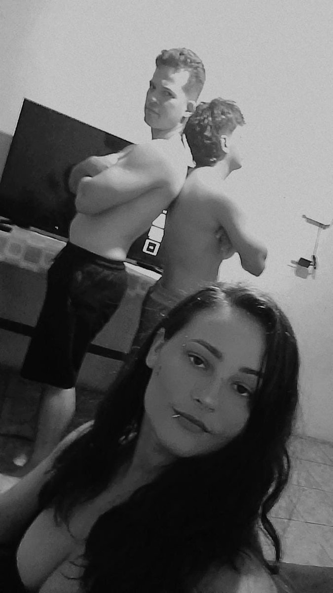 Bigsantax's tweet photo. Noite de amimes https://t.co/50PBu9e4rA