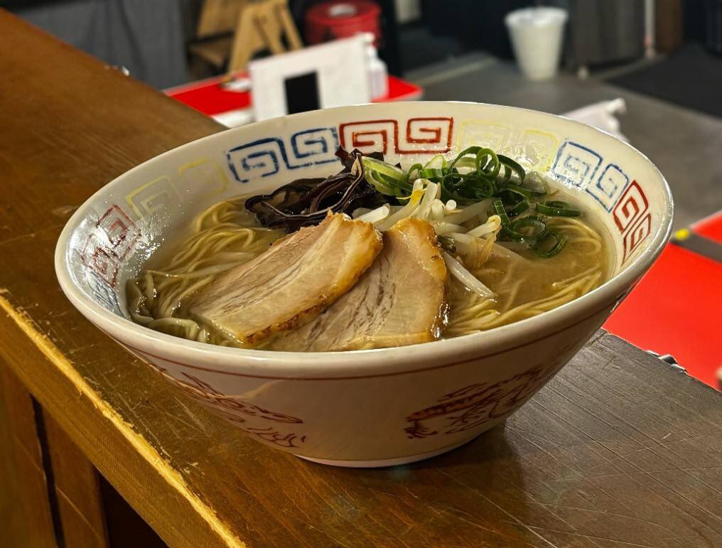 tonkotsu_tachiB's tweet image. 仙台、雨が強まってきましたね☔️

こんな日は「たちばな」で一杯いかがですか？🍜

JR長町駅直結なので、サクッと立ち寄れます！

濃厚な豚骨や油そば、炒飯、餃子もご用意してます🍥

今ならSNSの『雨の日特典』の画面提示で替え玉or熟玉子1つサービスします❗️

#仙台ラーメン #たちばな #雨の日