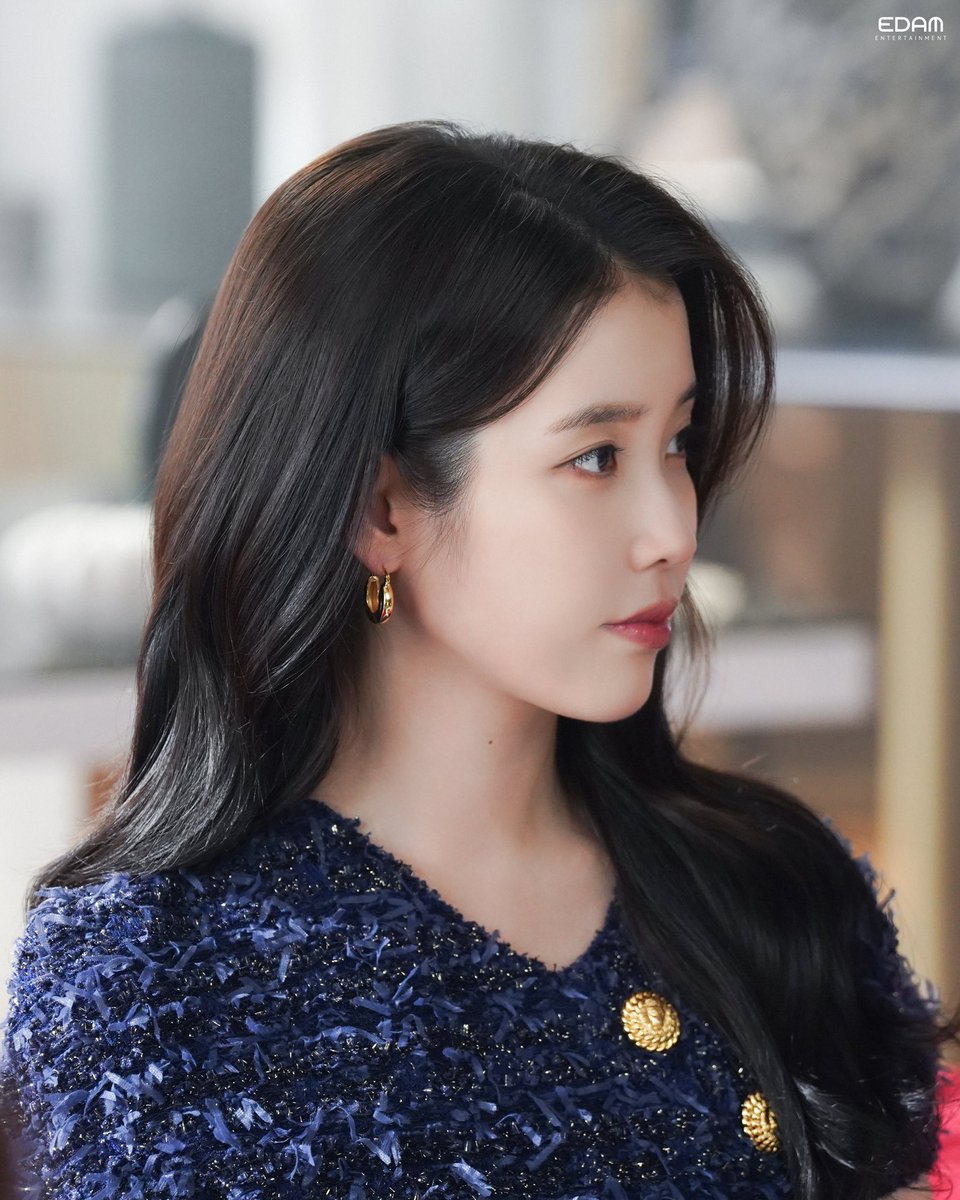 아이유(IU) tweet media