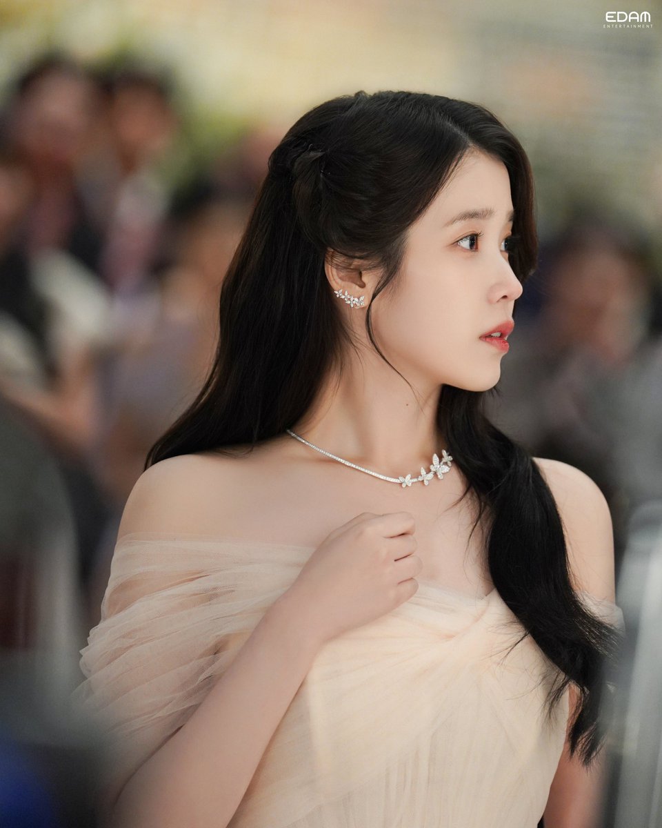 아이유(IU) tweet media