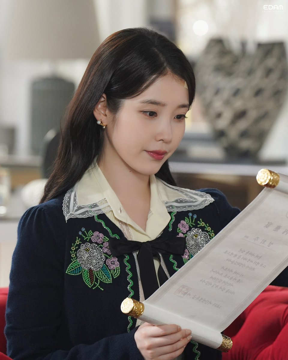 아이유(IU) tweet media