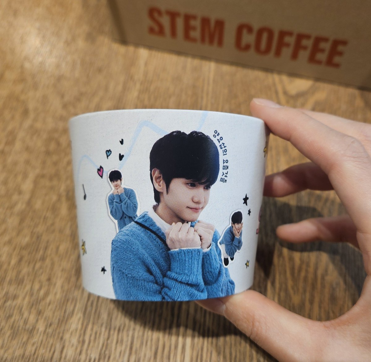 luckygirl_0105's tweet image. [요서비의 요즘것들] 컵홀더 졸귀탱💛

#하이라이트 #HIGHLIGHT #비스트 #BEAST #양요섭