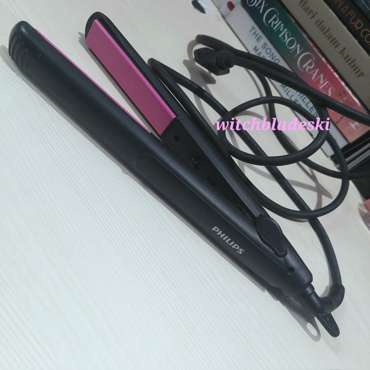 witchbladeski's tweet image. WTS catokan Philips Straightener HP8401
•200k 
•bisa oren 
•dom jateng
•jarang dipakai
•berfungsi dgn baik
•ada box
wts catokan rambut philips 
#zonauang #preloved #wts #wtb