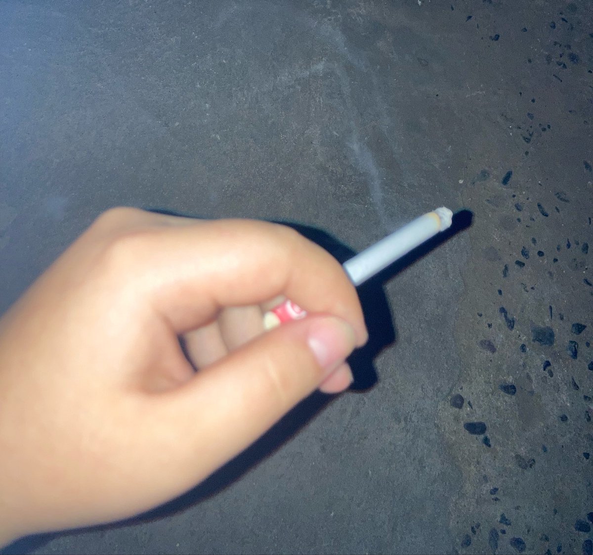 no queria fumar hoy dia pero mark se fue de nct 🚬🚬🚬