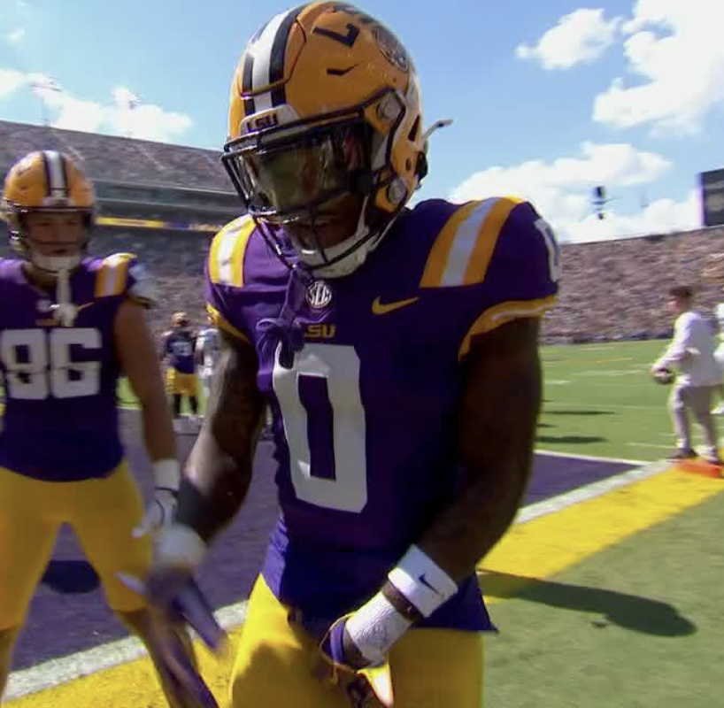 Green19Football's tweet image. Chicago Bears Draft Zavion Thomas: Blazing Speed Threat Bolsters Offense at No. 89

green19.net/news/chi-chica…

#Bears #ChicagoBears #DaBears #NFLDraft #NFLDraft2026 #NFL