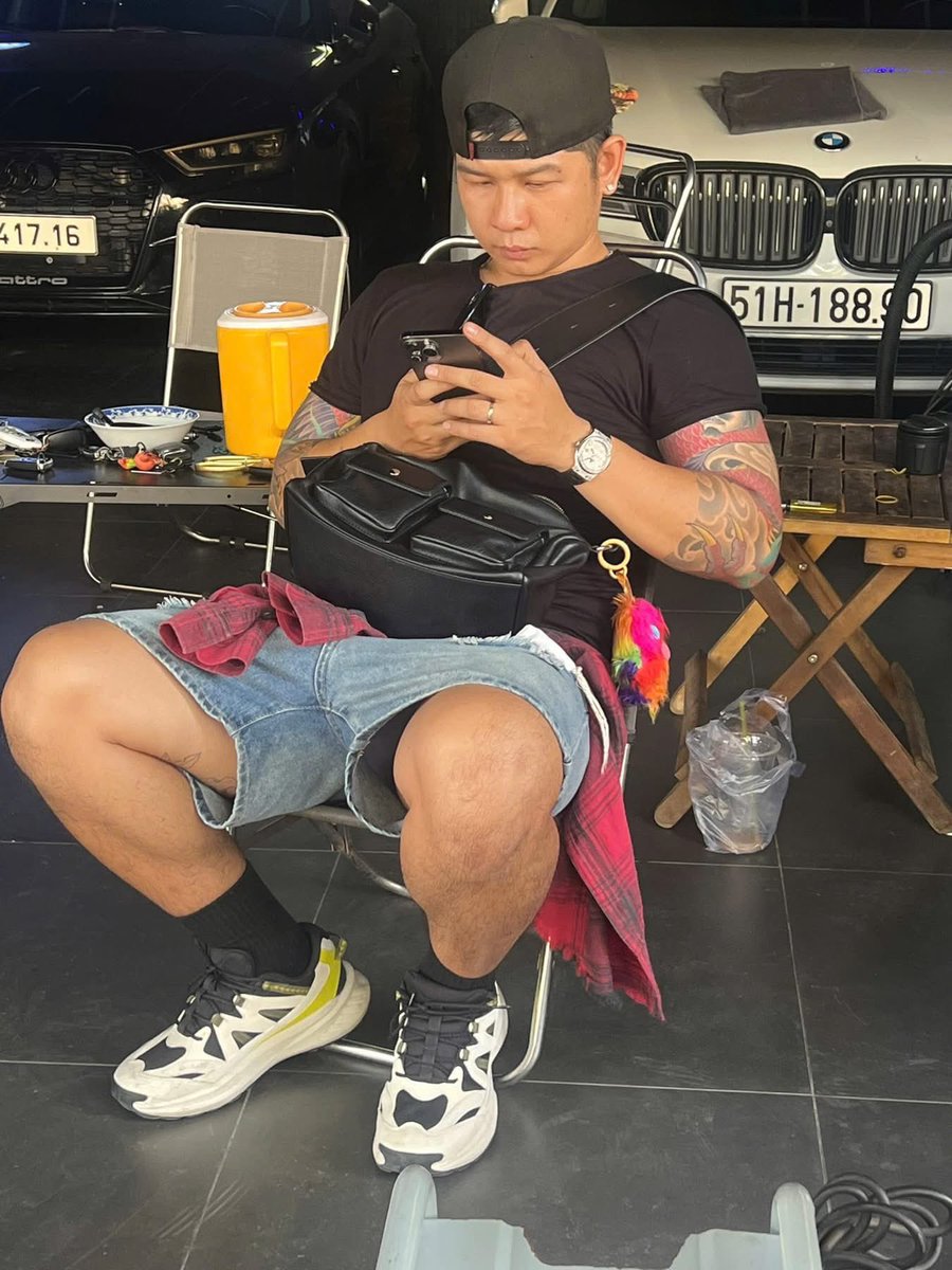Phot012's tweet photo. Đi uống cà phê, mà cà phê ngon quá xá luôn🤡🤣🤣 https://t.co/j0tBMDzkVd