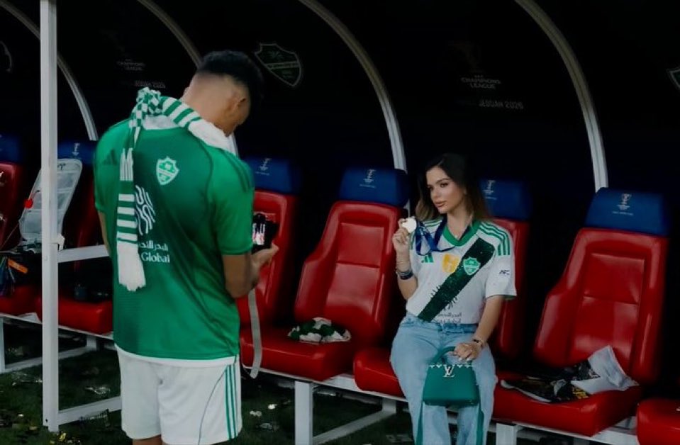 ملكة النخبتين | 2611 tweet media