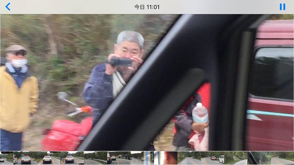 fm21wannuumui's tweet photo. 【反基地活動家】
私は都度都度、反基地活動の現場に入り
現状を見てきました。
彼らの嗅覚は鋭い。
自分たちと違うと感じると即座にスマホや
カメラを向けてきます。
時には前後を車で塞がれ軟禁されることもあります。
このような連中が口にする平和って何でしょうか？ https://t.co/V80HZgf4Q4