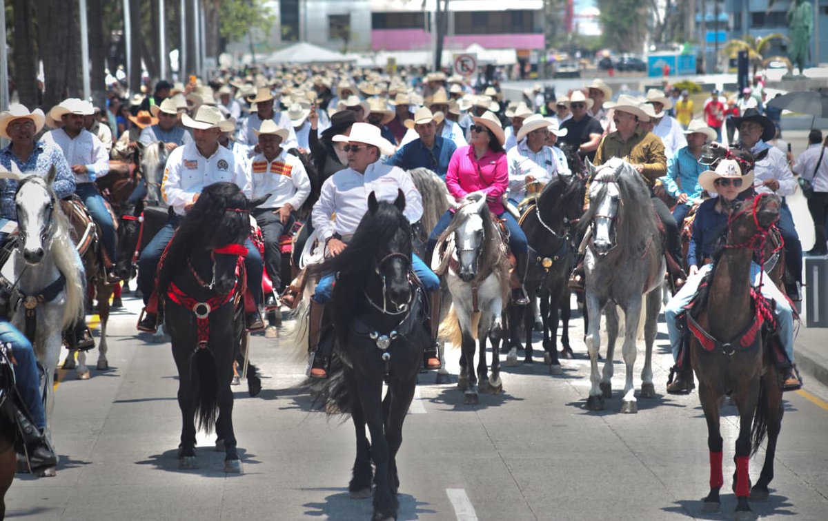 RegionalCoate's tweet image. 🐎 Más de 3 mil jinetes en gran cabalgata en Veracruz 🇲🇽
👉 Más info: elregionalcoatepec.com/multitudinaria…
#Veracruz #Cabalgata #Tradición #Cultura