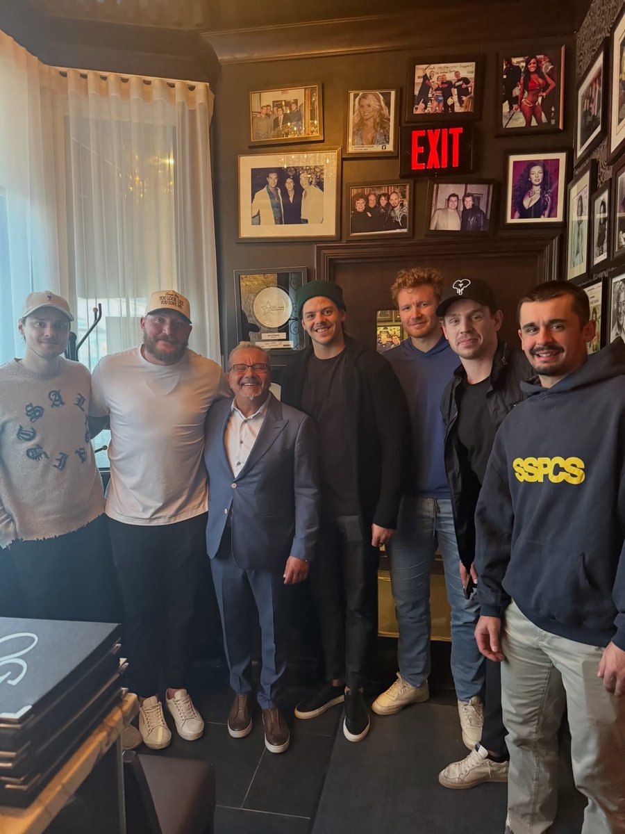 z - britt 🍒 ✿ tweet media