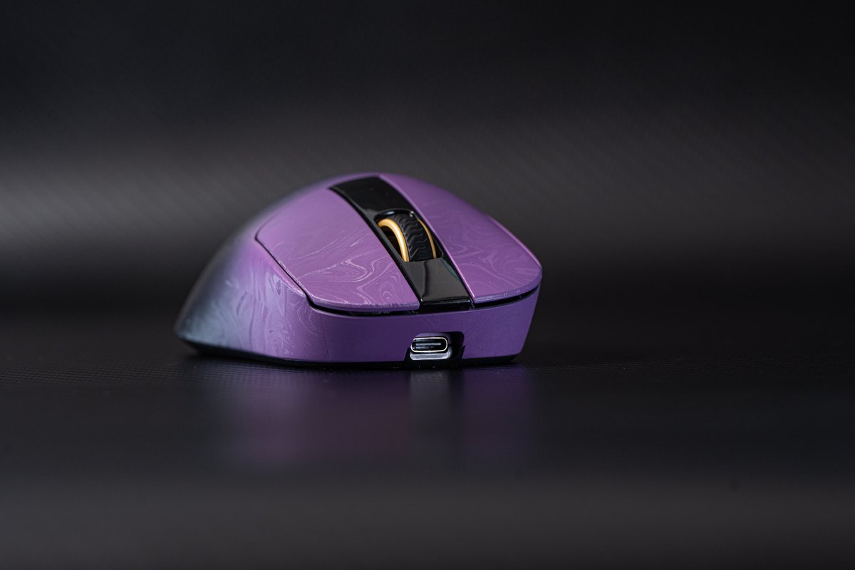 EpomakerK's tweet image. It’s finally time

Featuring:
💖Composite Carbon Fiber Shell
💖PAW3950 Sensor + Nordic 54L MCU with 8K Polling
💖Smart LCD with Driver-Free DPI Adjustments

Reservation Here:
epomaker.com/products/epoma… 

#Carbonis #GamingSetup #Sale #epomaker #epomakerkeyboard  #epomakersale