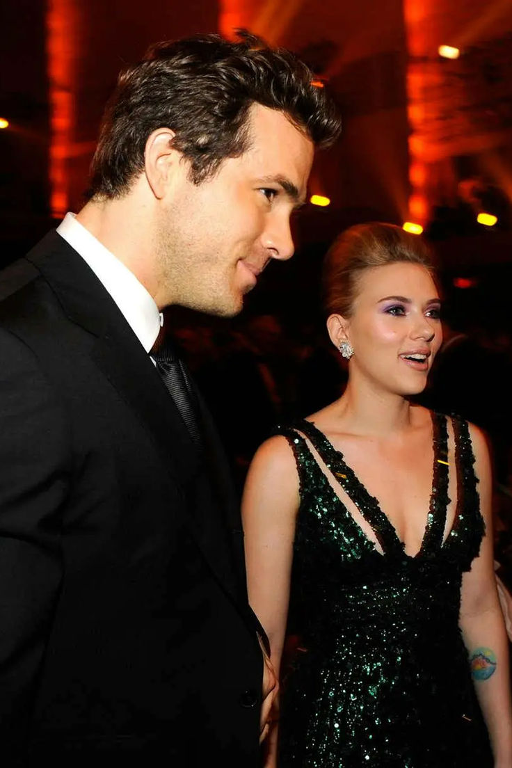 MrkItsme94772's tweet image. 🚨Scarlett Johansson’s Dating History

-2008 — Ryan Reynolds 🇨🇦 (Married)
-2009 — Ryan Reynolds 🇨🇦
-2010 — Ryan Reynolds 🇨🇦 (Divorced)
-2011 — Single
-2012 — Romain Dauriac 🇫🇷 (Dating)
-2013 — Romain Dauriac 🇫🇷 (Engaged)
-2014 — Romain Dauriac 🇫🇷 (Married)
-2015 — Romain Dauriac