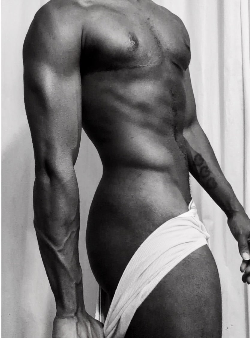 DaddyPuppy101's tweet photo. We need more muscular black male nude statues. Let me be your new focus for future references 
Black Trans bodies are works of art that deserve to be worshipped from time to time imo drop any art that represents below I’m on the hunt! Or feel free to let me be your muse☺️🏳️‍⚧️✊🏾 https://t.co/sAKNHjW6Qo