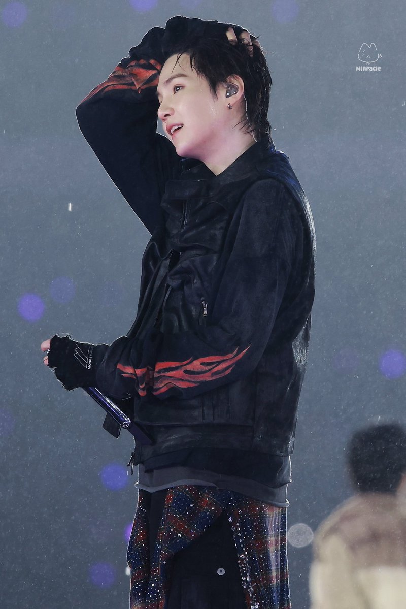 minracle_93's tweet image. 260409 Arirang Tour in Goyang D1

🌧️🐱

#SUGA #슈가 #AgustD #민윤기 
#방탄소년단 #BTS 
#BTS_WORLDTOUR_ARIRANG
#BTS_WORLDTOUR_ARIRANG_GOYANG
