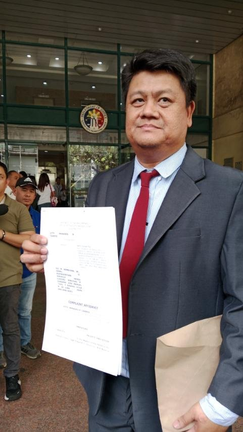 LOOK: Vice President Sara Duterte's husband Atty. Manases Carpio, together with Atty. Peter Paul Danao, hold a copy of the case set to be filed against various officials over the disclosure of the Dutertes' banking records.

As of this time, they are inside the Quezon City's