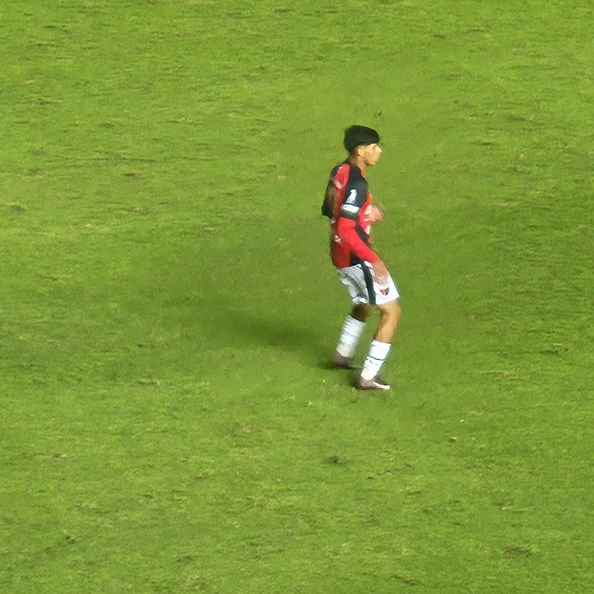 El juvenil Mateo Cardozo tuvo su debut con la camiseta de #Colón 👏🔴⚫️
