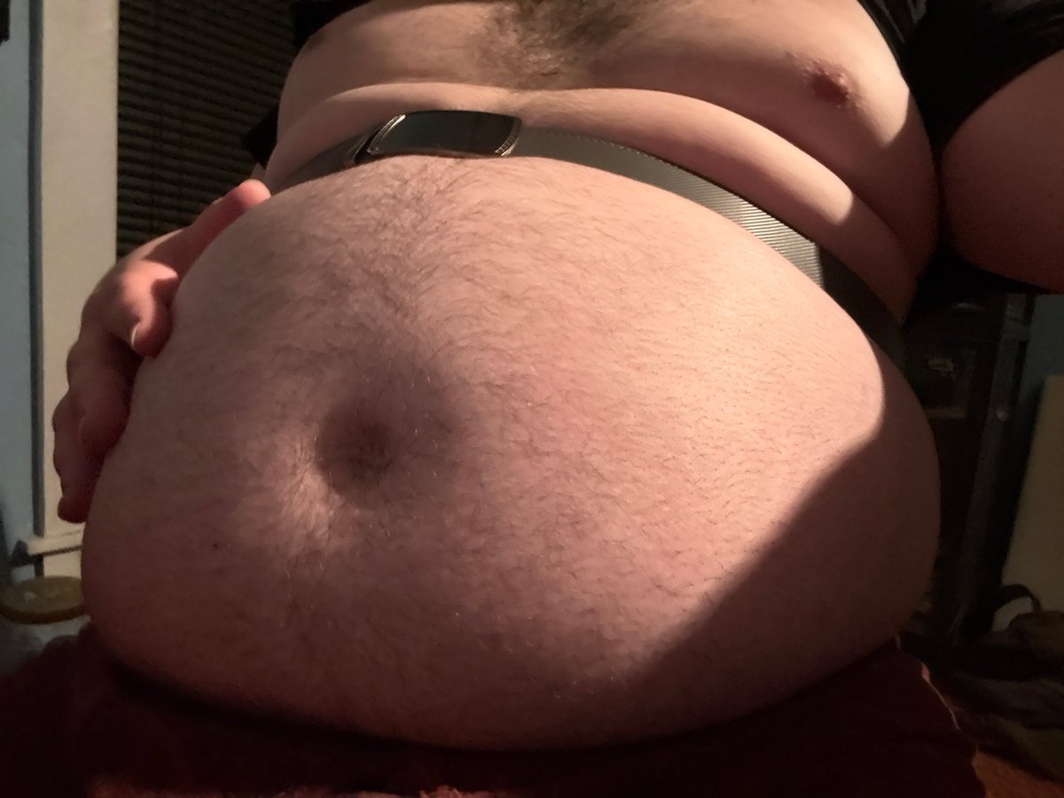 Eventide_Max's tweet photo. Not as full as I was but @ReknarAD really knows how to encourage a balloon and look hot doing it! https://t.co/XEhkcBOjr2