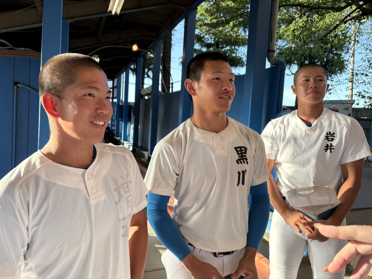 あんよし　あいラジパーソナリティ月曜日12時〜、16時〜、日曜日10時〜 tweet media